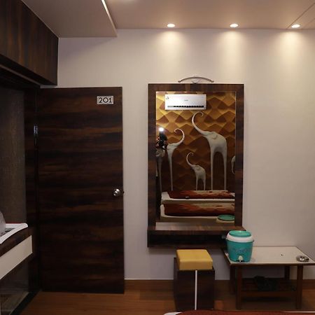 Hotel Darshan Amreli Kültér fotó